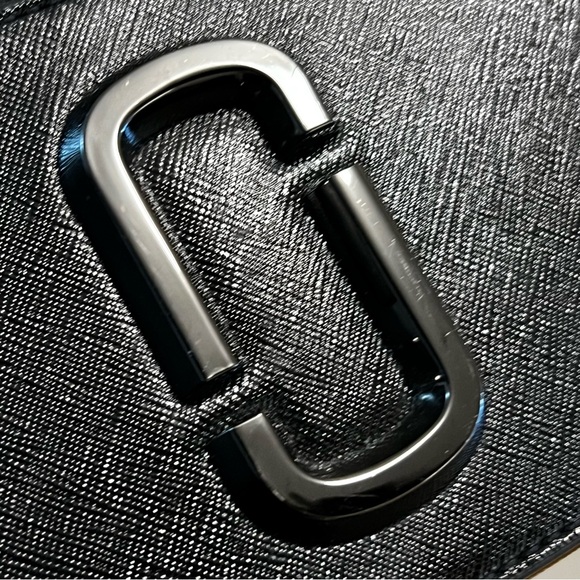 MARC JACOBS The Snapshot Coated Leather Bag in black - Picture 6 of 8